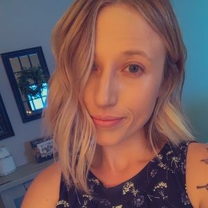 Meet your Posher, Casey